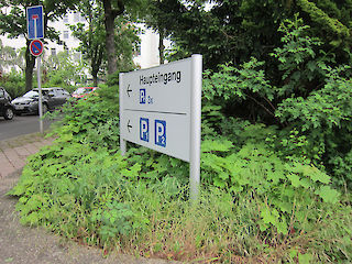 Aufsteller mit Säule 90 mm und Rahmen 60/32 für 2 Stück Aluminiumverbundplatten ( Dicke 2/3/4 mm, Kundenmaterial ) Profiloberfläche: eloxiert silber