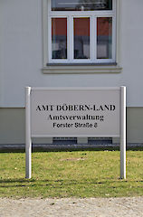 Aufsteller mit Säule 90 mm und U-43 Profilen für Aluminiumverbundplatte ( Dicke 3 oder 4 mm, Kundenmaterial ) Profiloberfläche: eloxiert silber