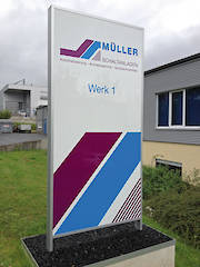 Pylon 120/30, plan mit planen Schildfronten und Rahmenprofil 120/30