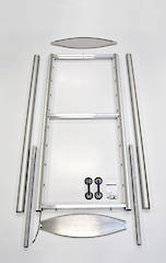 Auf Ihr Wunschmaß gefertigter Bausatz für ALUFOR®-Pylonsystem in eloxiert-silber.