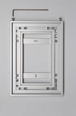 Bausatz für ALUFOR®-Wandrahmen 50/20 in eloxiert-silber.