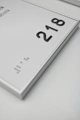 taktiles Reliefprofil mit prismenförmigen Querschnitt