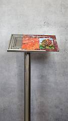 Edelstahl-Säule 60 mit Aluminium-Rahmen 50-20 A4 quer - Plattenwechsel