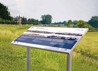 Pultschild mit 2 Säulen im Format A0 quer